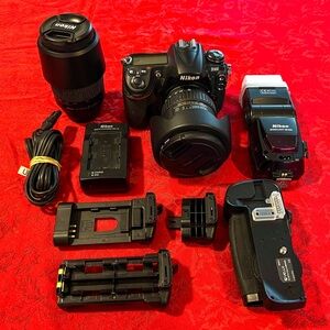 Nikon D300 Black Camera Set with Accessories